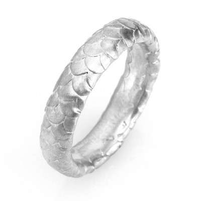 Gents Fish Scale Pattern Wedding Ring In 18ct Gold - The Name Jewellery™
